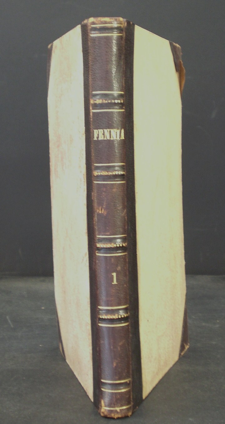 Witkovsky, B.; Petrelius, A.; Gebhard, H. y.m.: Fennia I. 16 kirjoitusta mm.: Sur l'attraction locale à Viborg. Avec une carte (Witkowsky). Suomalaisia tähtien nimityksiä (Petrelius). Savonlinnan läänin karta v.1571 (Gebhard)