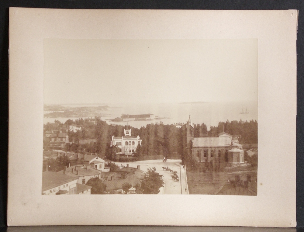 Valokuva - Fotografi. Näkymä Kaivopuistosta - Utsikt över Brunnsparken