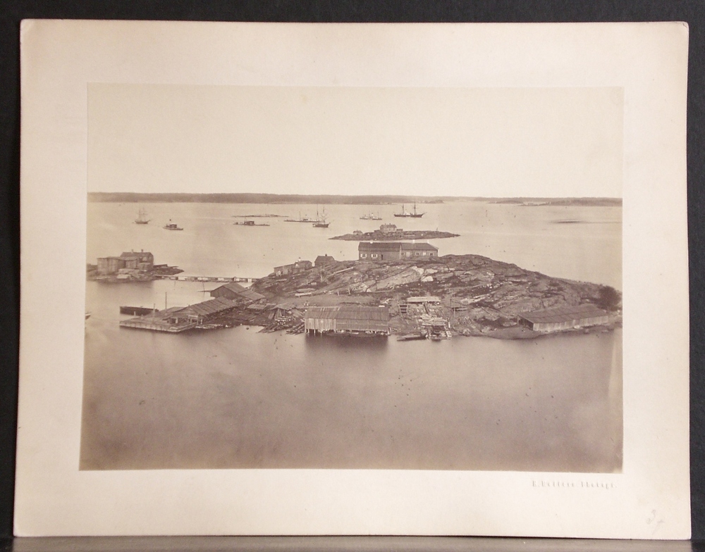 Hoffers, E.: Valokuva. Fotografi. Saari Helsingin edustalla - Ö utanför Helsingfors