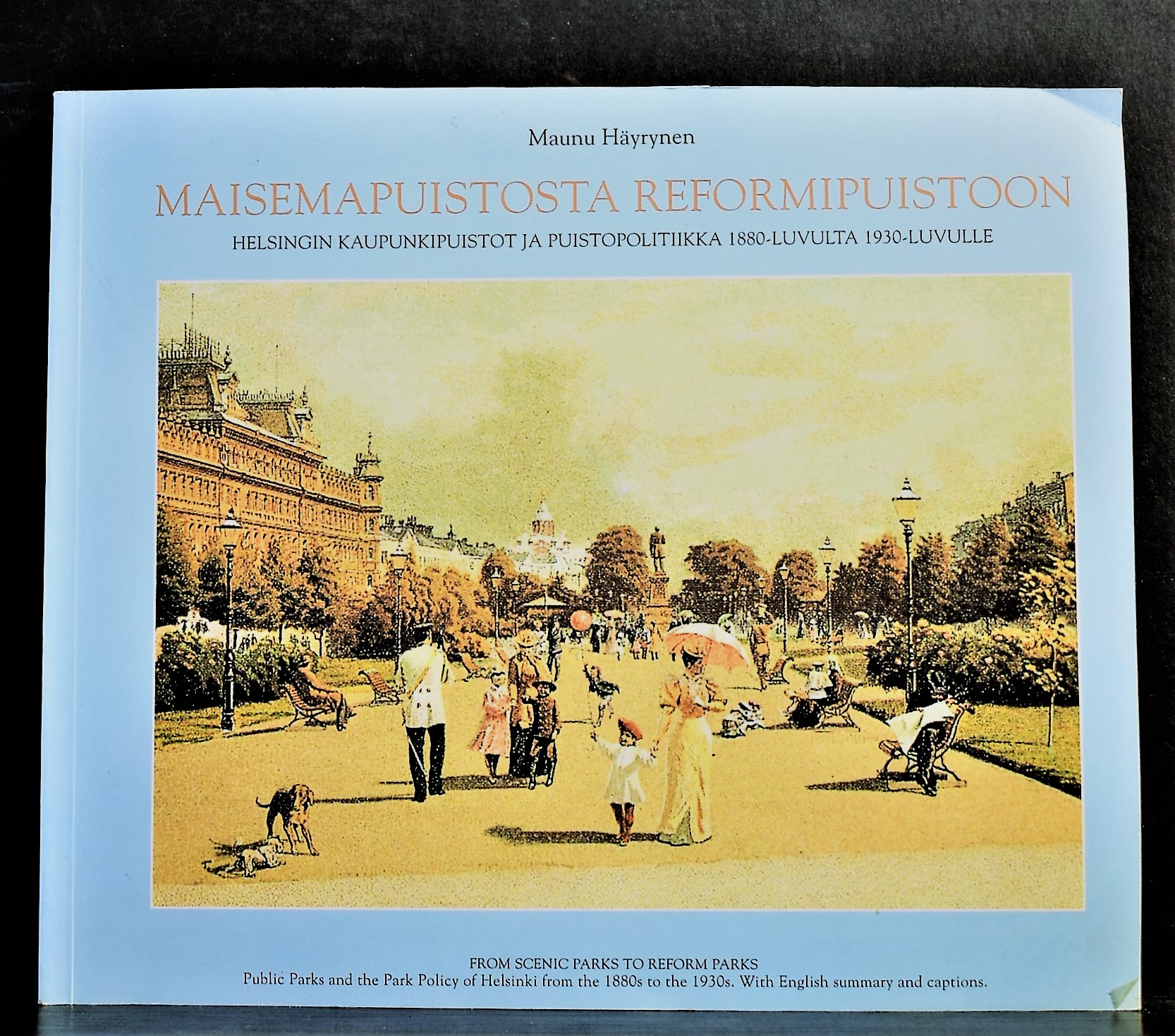 Häyrynen, Mauno: Maisemapuistosta reformipuistoon. Helsingin kaupunkipuistot ja puistopolitiikka 1880-luvulta 1930-luvulle