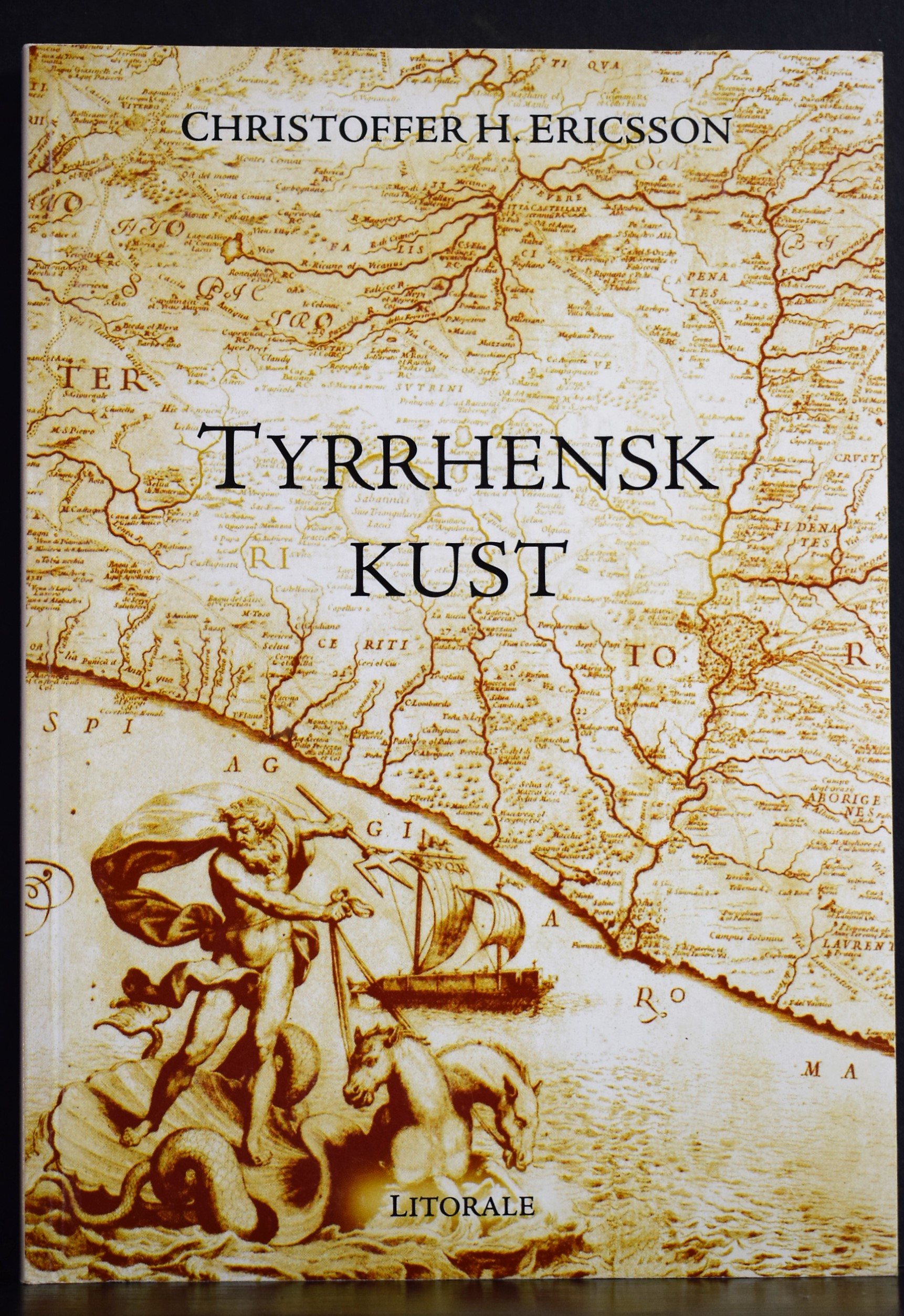 Ericsson, Christoffer H.: Tyrrhensk kust. Essayer om hamnar, skepp och sjöfart i den romerska kejsartidens värld