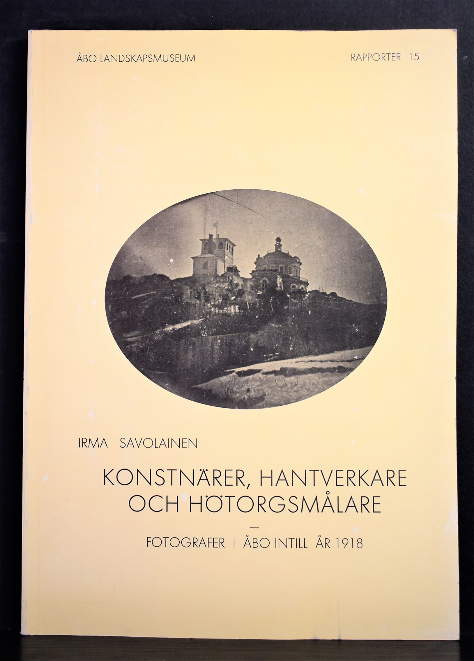 Savolainen, Irma: Konstnärer, hantverkare och hötorgsmålare. Fotografer i Åbo intill år 1918