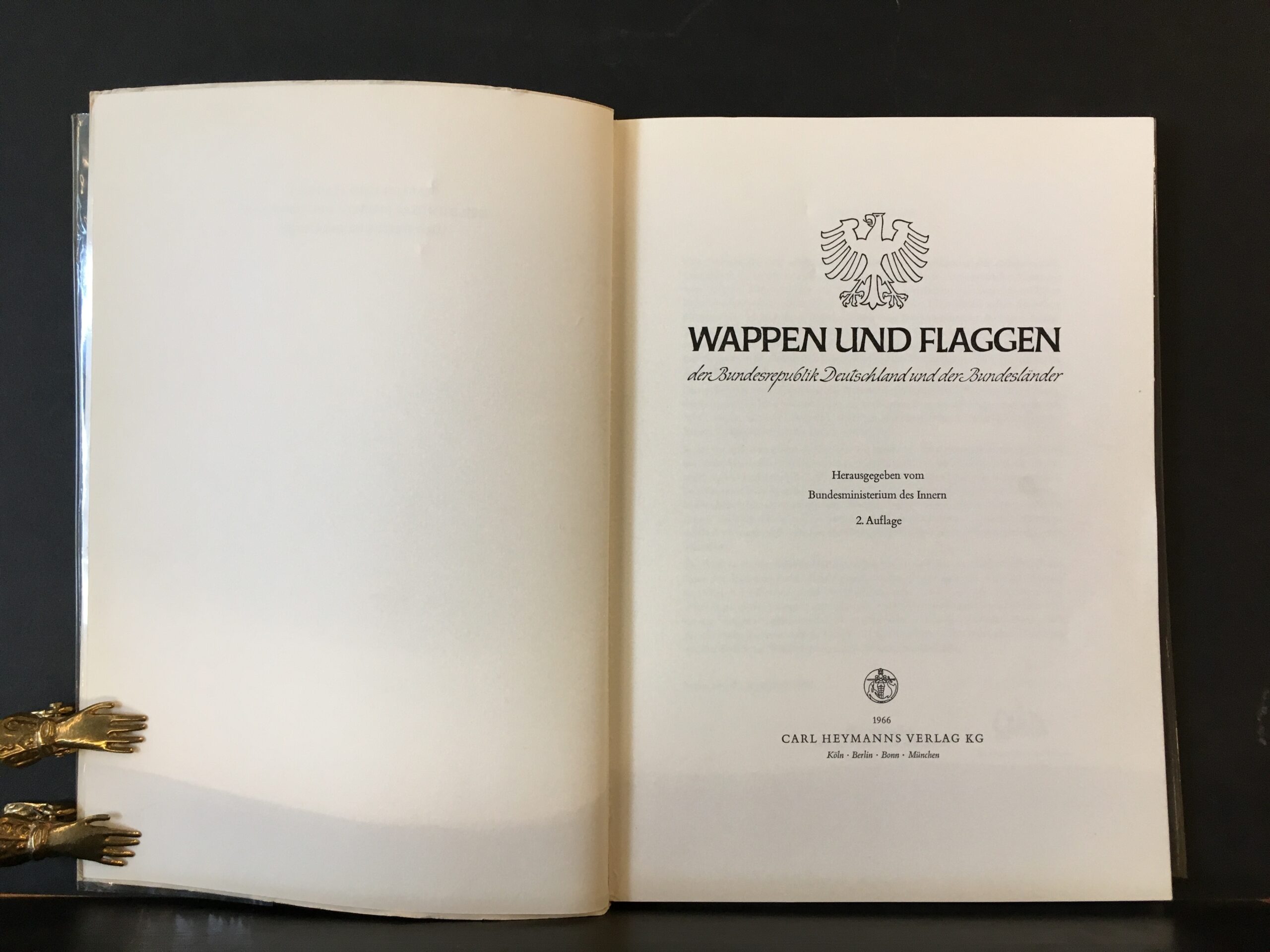 Wappen und Flaggen der Bundesrepublik Deutschland und der Bundesländer