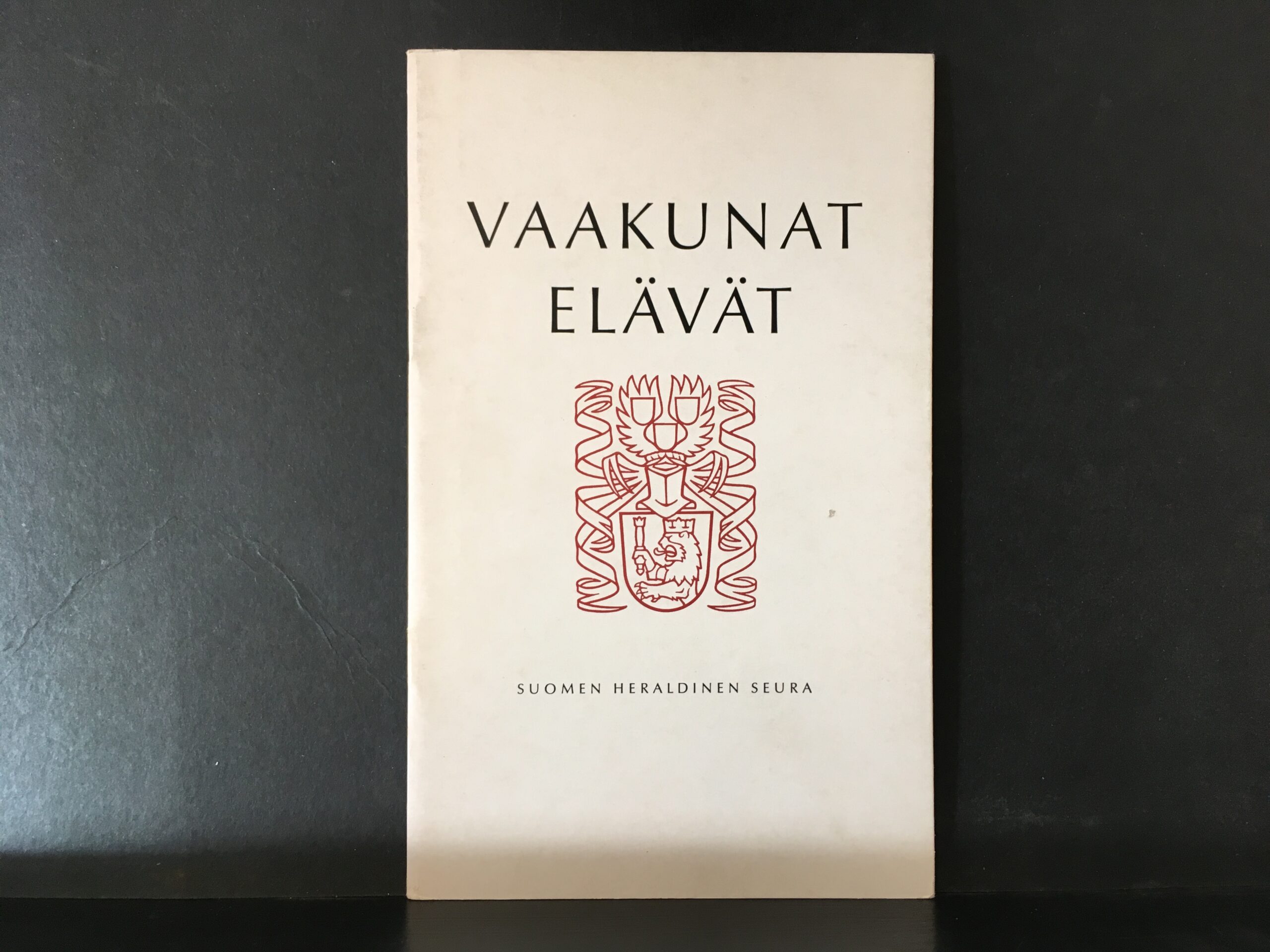 Vaakunat elävät - heraldiikan merkitys meidän aikanamme ja sen vaikutus käyttötaiteeseen