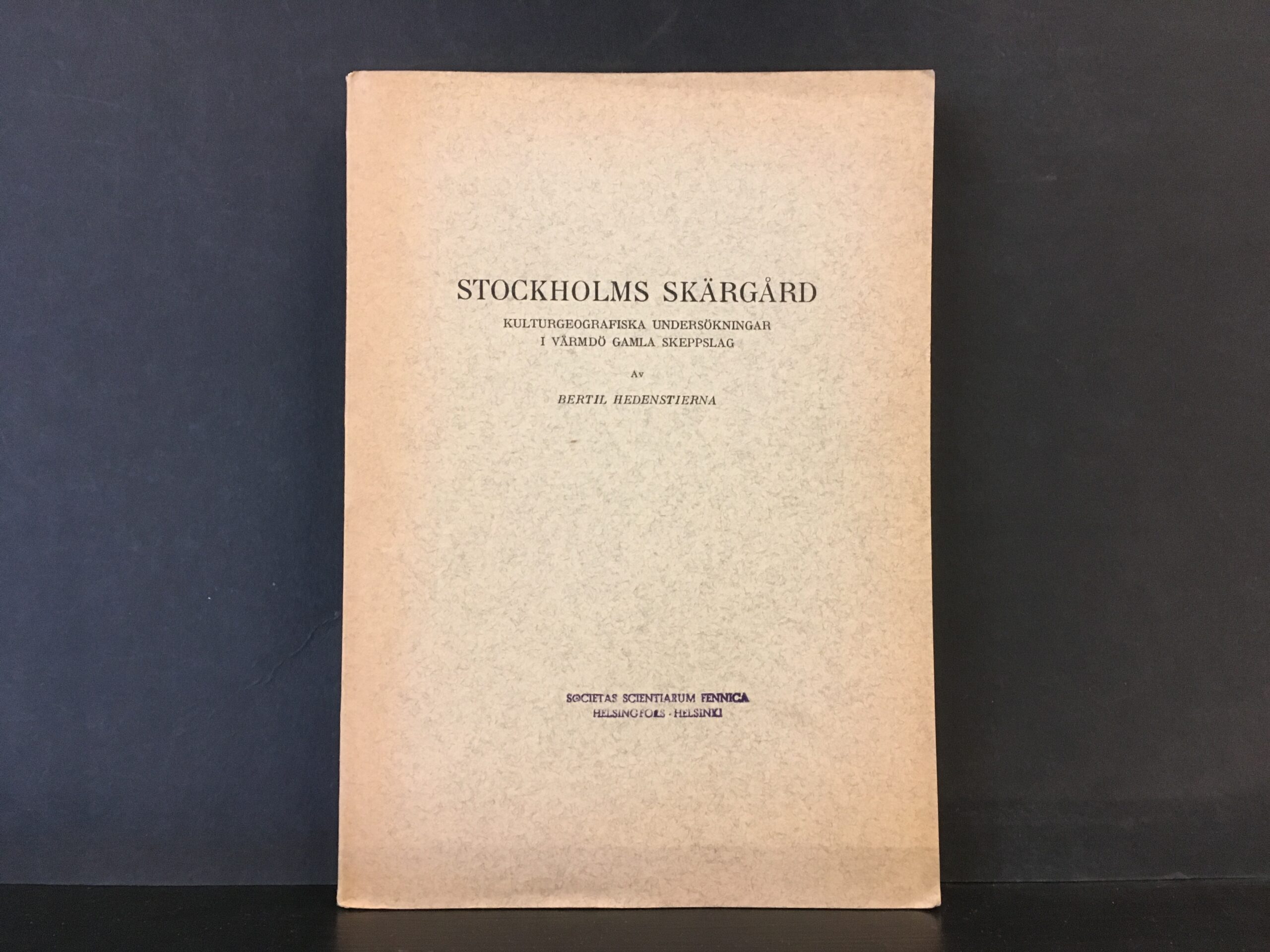 Hedenstierna, Bertil: Stockholms skärgård. Kulturgeografiska undersökningar i Värmdö gamla skeppslag