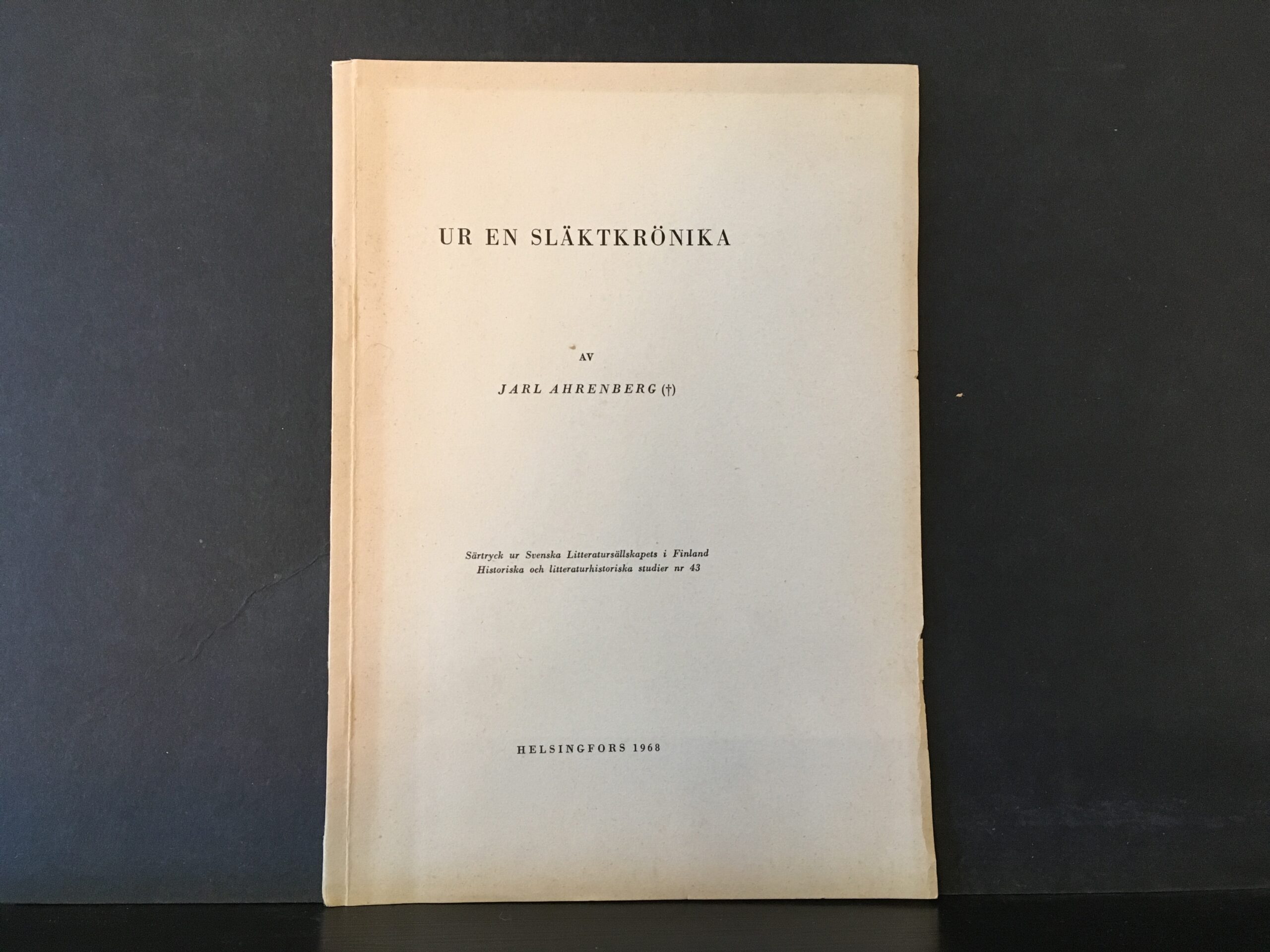 Ahrenberg, Jarl: Ur en släktkrönika