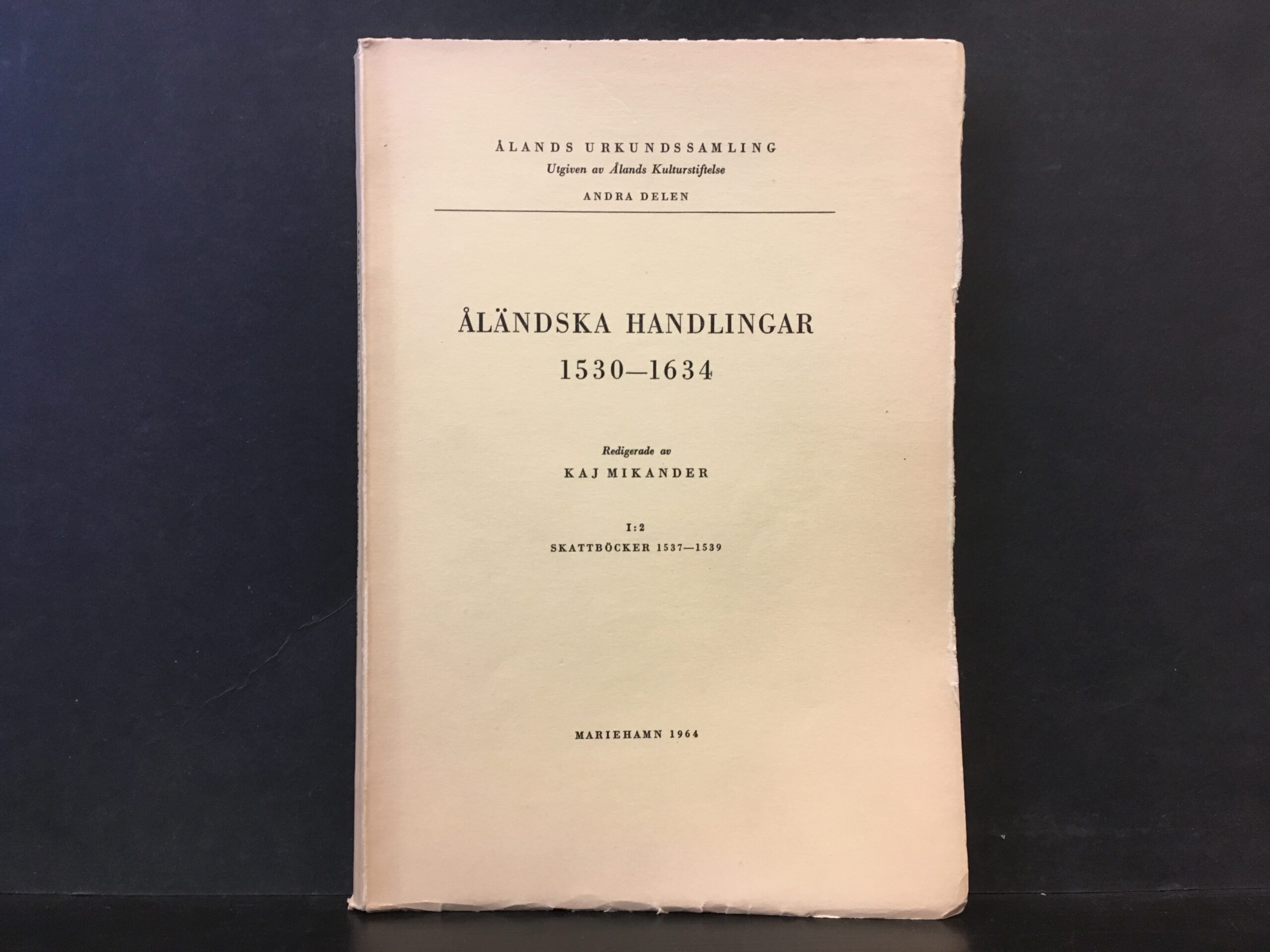 Mikander, Kaj (red.): Åländska handlingar 1530–1634. 1:2, Skattböcker 1537-1539