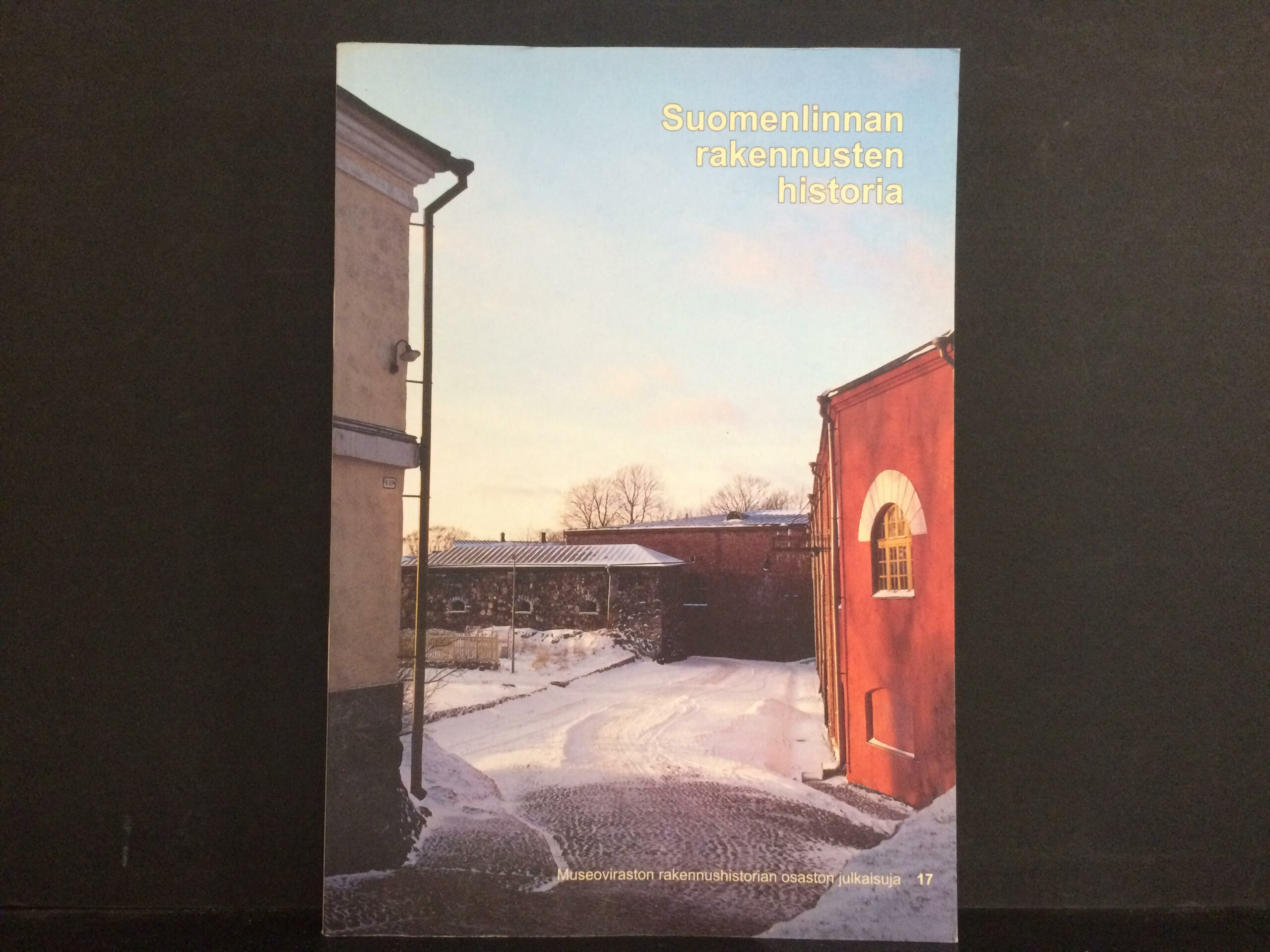 Kärki, Pekka (toim.): Suomenlinnan rakennusten historia