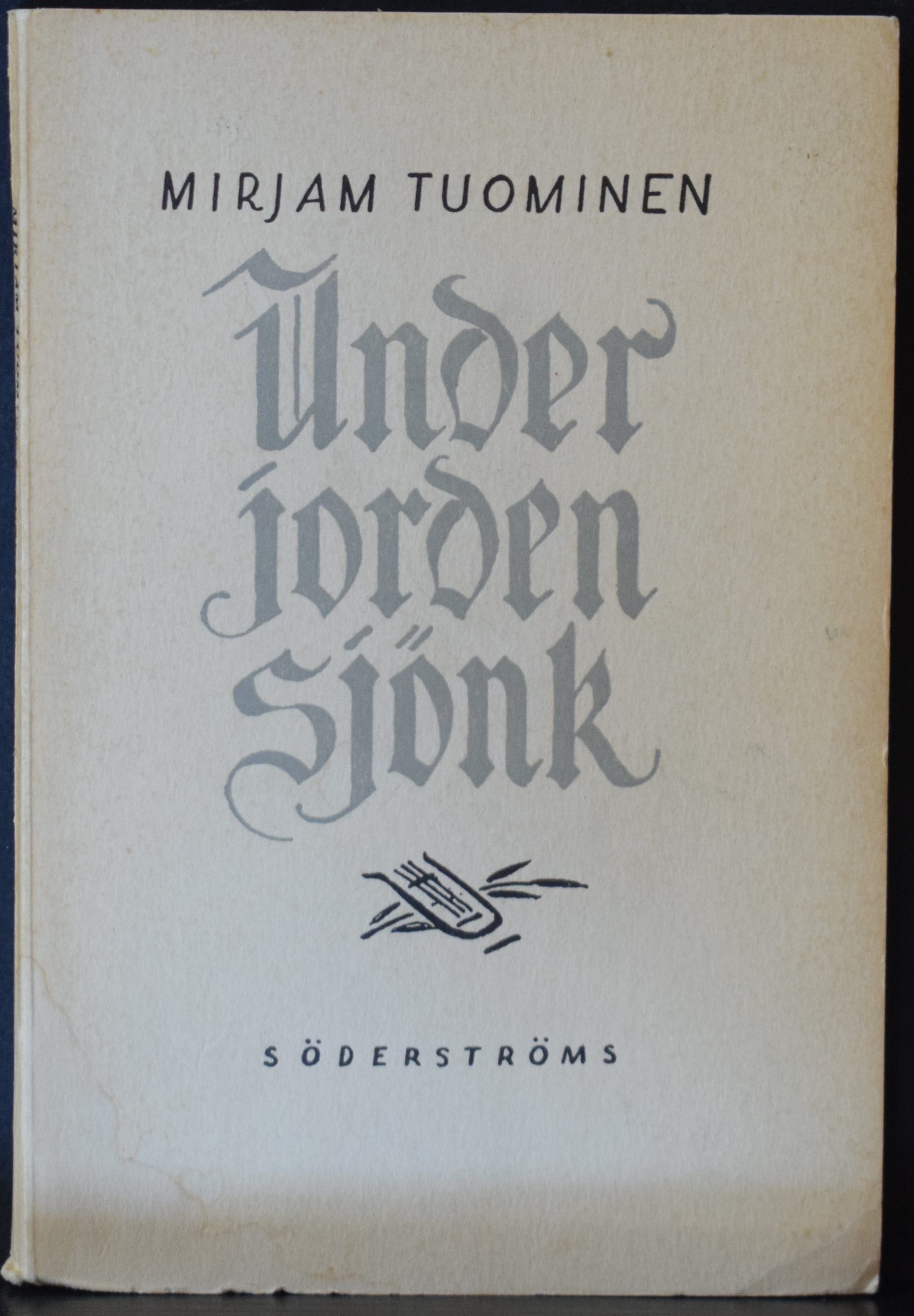 Tuominen, Mirjam: Under jorden sjönk (kommentarer av Bo Carpelan)