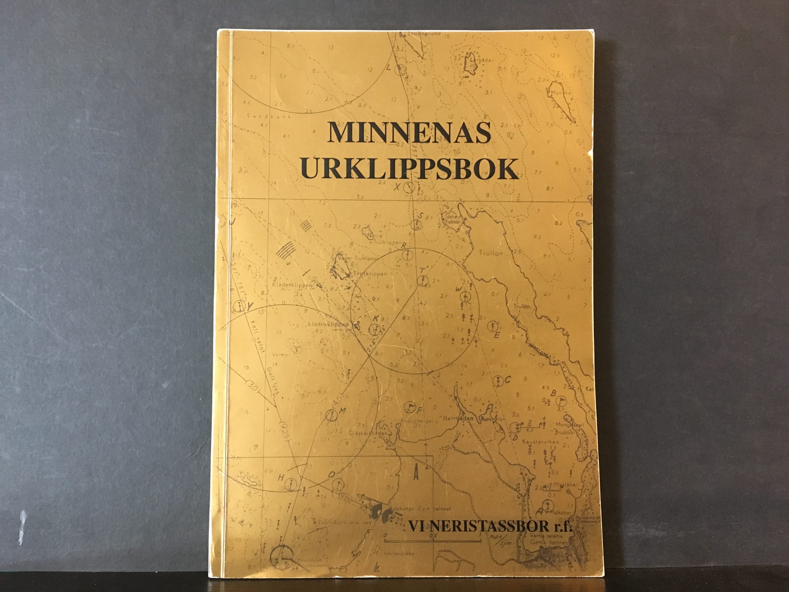 Minnenas urklippsbok. Vi neristassbor r.f.