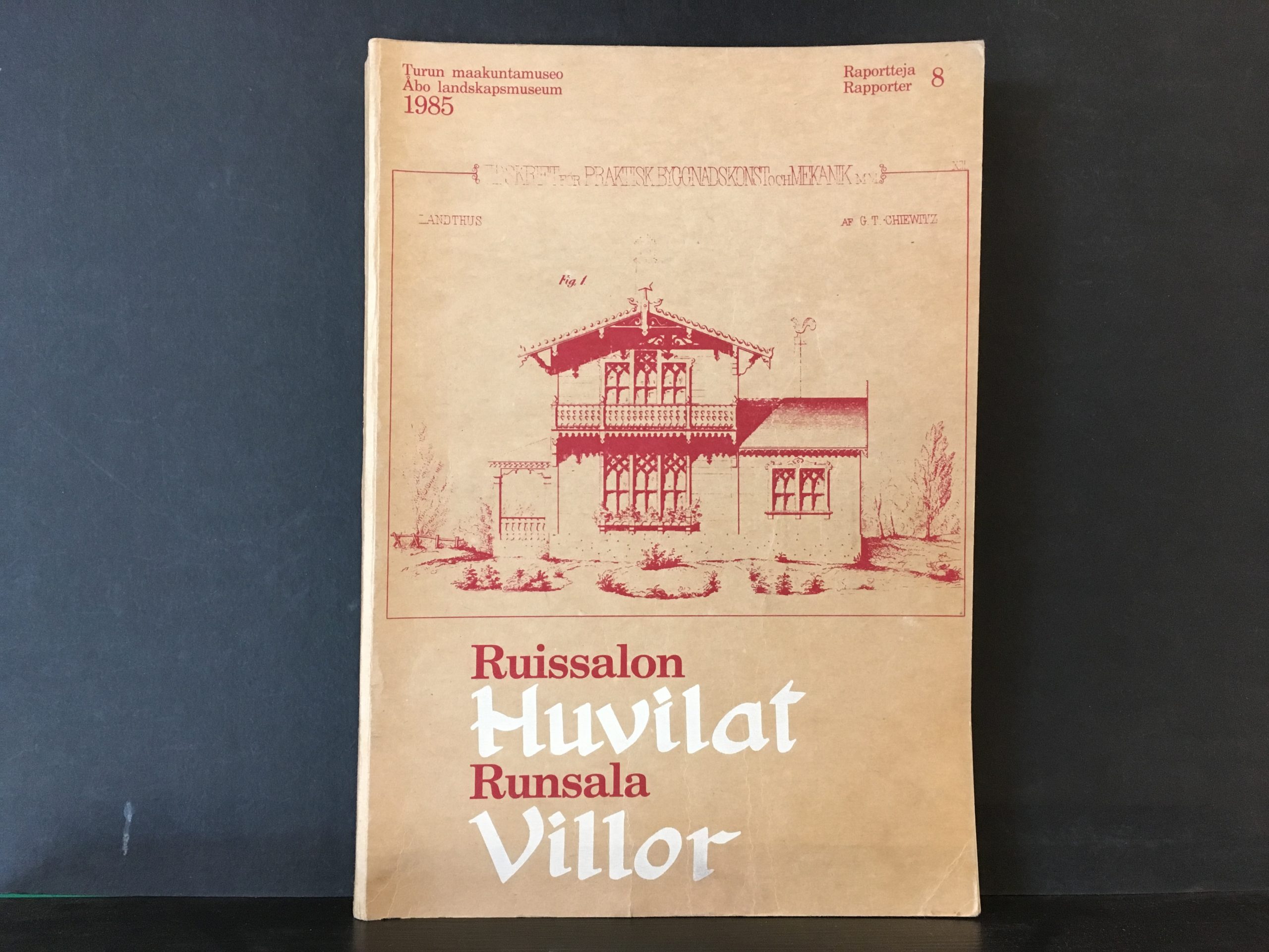 Soiri-Snellmann, Helena: Ruissalon huvilat. Turun Ruissalon, Iso-Pukin ja Pikku-Pukin saarien huviloiden rakennushistoria ja rakennusluettelo. Runsala villor. Byggnadshistorik och -förteckningen över villorna på öarna Runsala, Stora Bockholmen och Lilla Bockholmen i Åbo