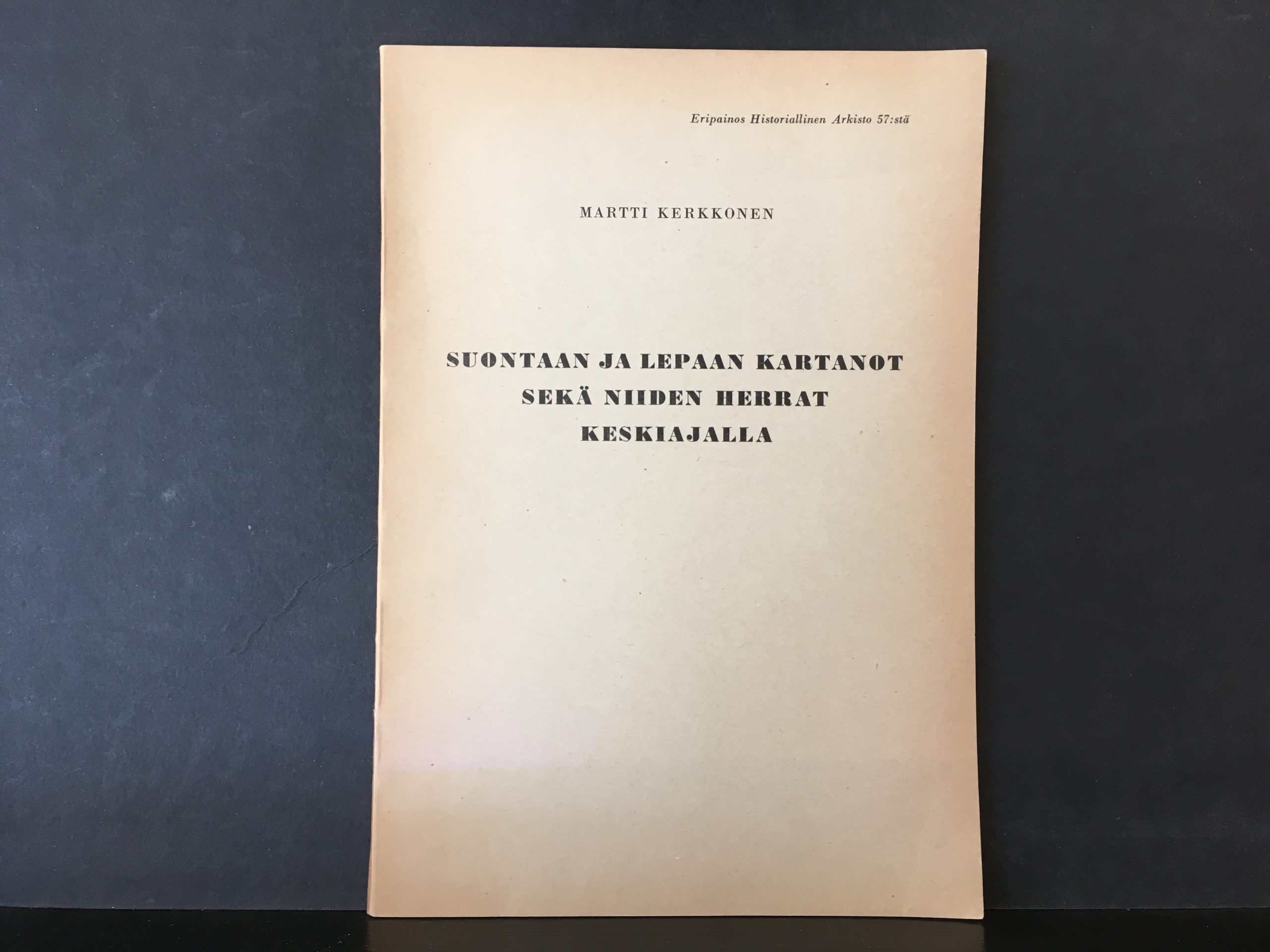 Kerkkonen, Martti: Suontaan ja Lepaan kartanot ja niiden herrat keskiajalla