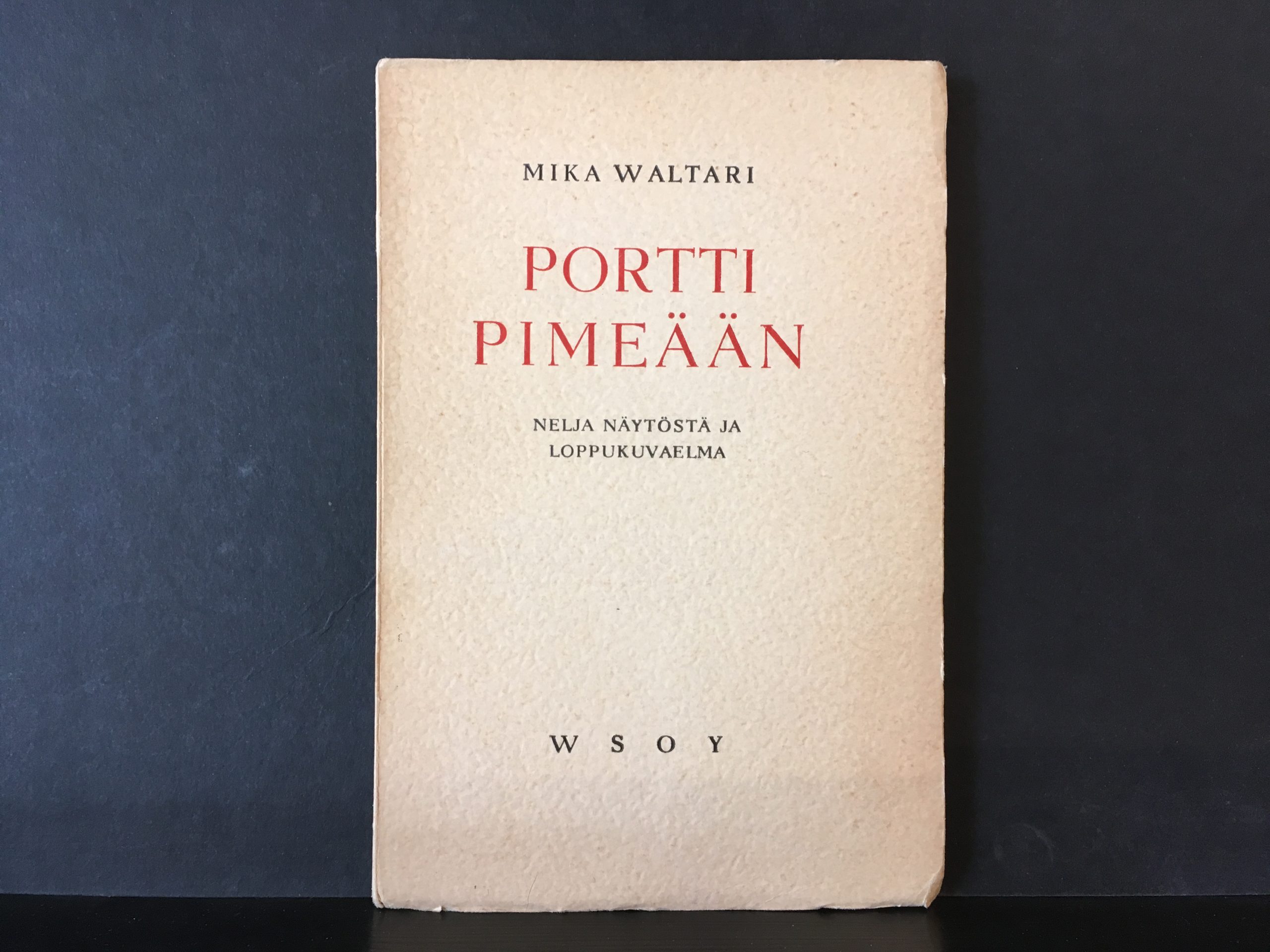 Waltari, Mika: Portti pimeään. Neljä näytöstä ja loppukuvaelma