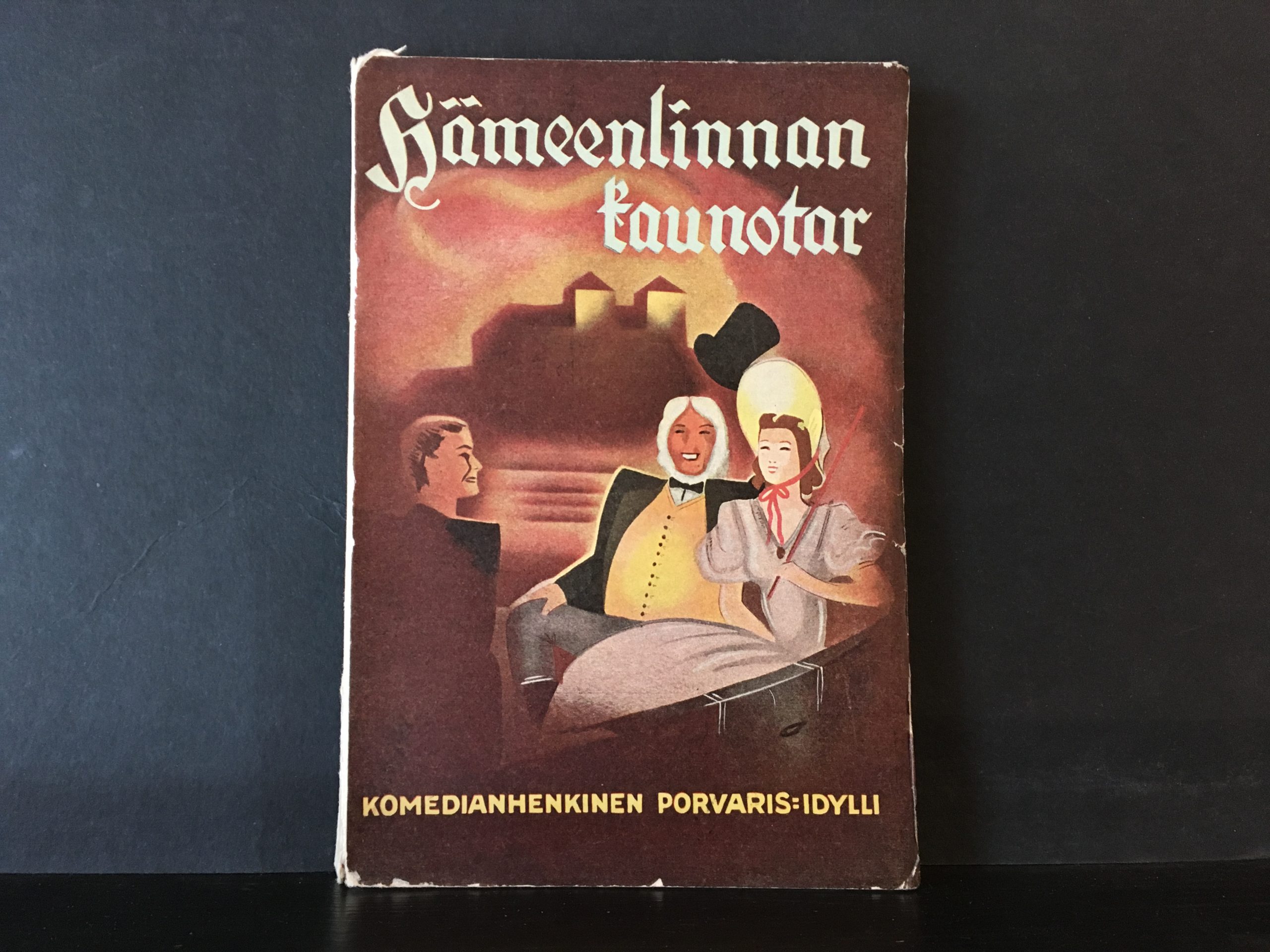 Waltari, Mika: Hämeenlinnan kaunotar. Kolminäytöksinen komediahenkinen porvaris-idylli 1780-luvun Hämeenlinnasta