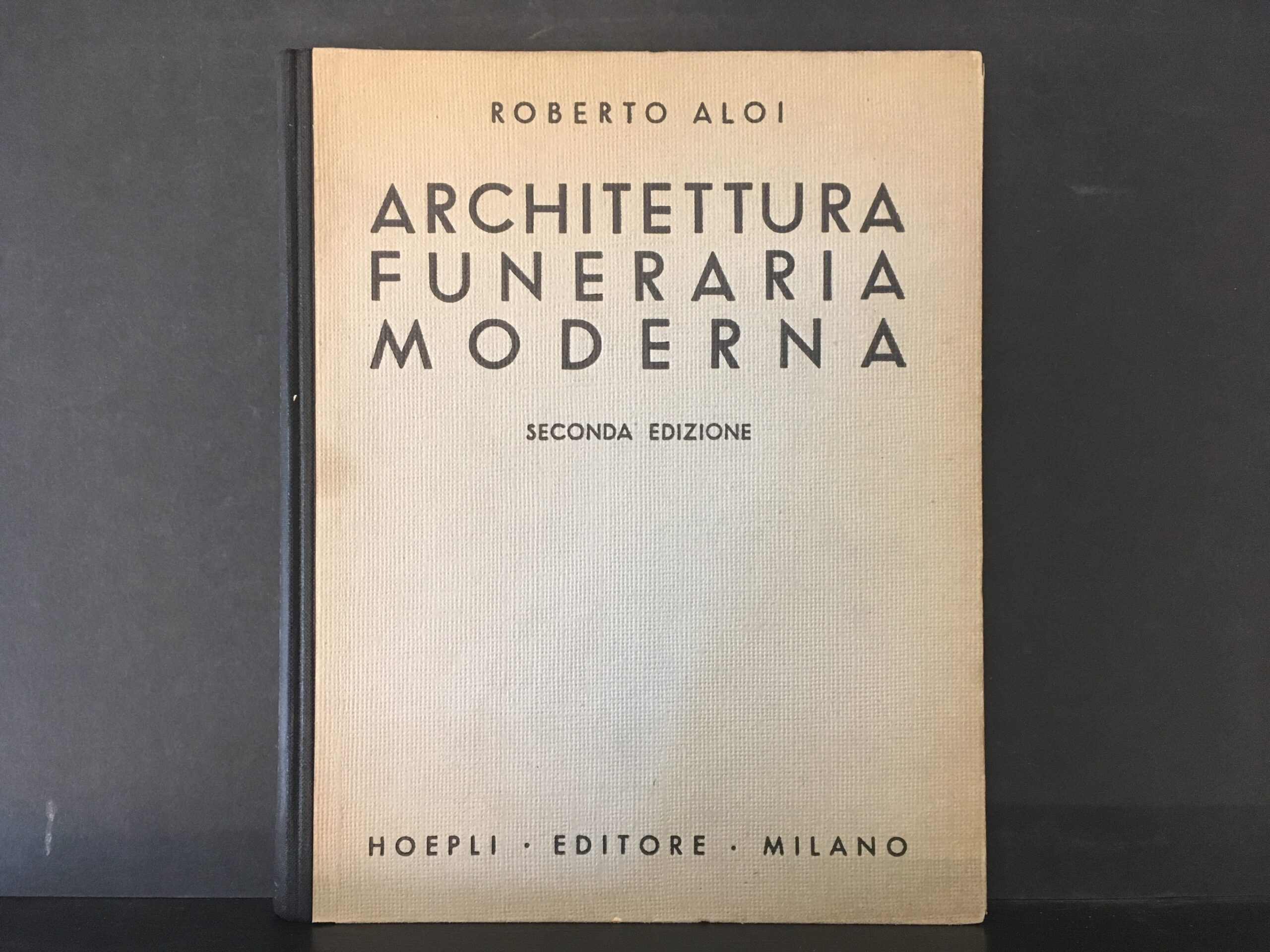 Aloi, Roberto: Architettura funeraria moderna. Architettura Monumentale, Crematori, Cimiteri, Edicole, Cappelle, Tombe, Stele, Decorazione (signed by J. S. Sirén)