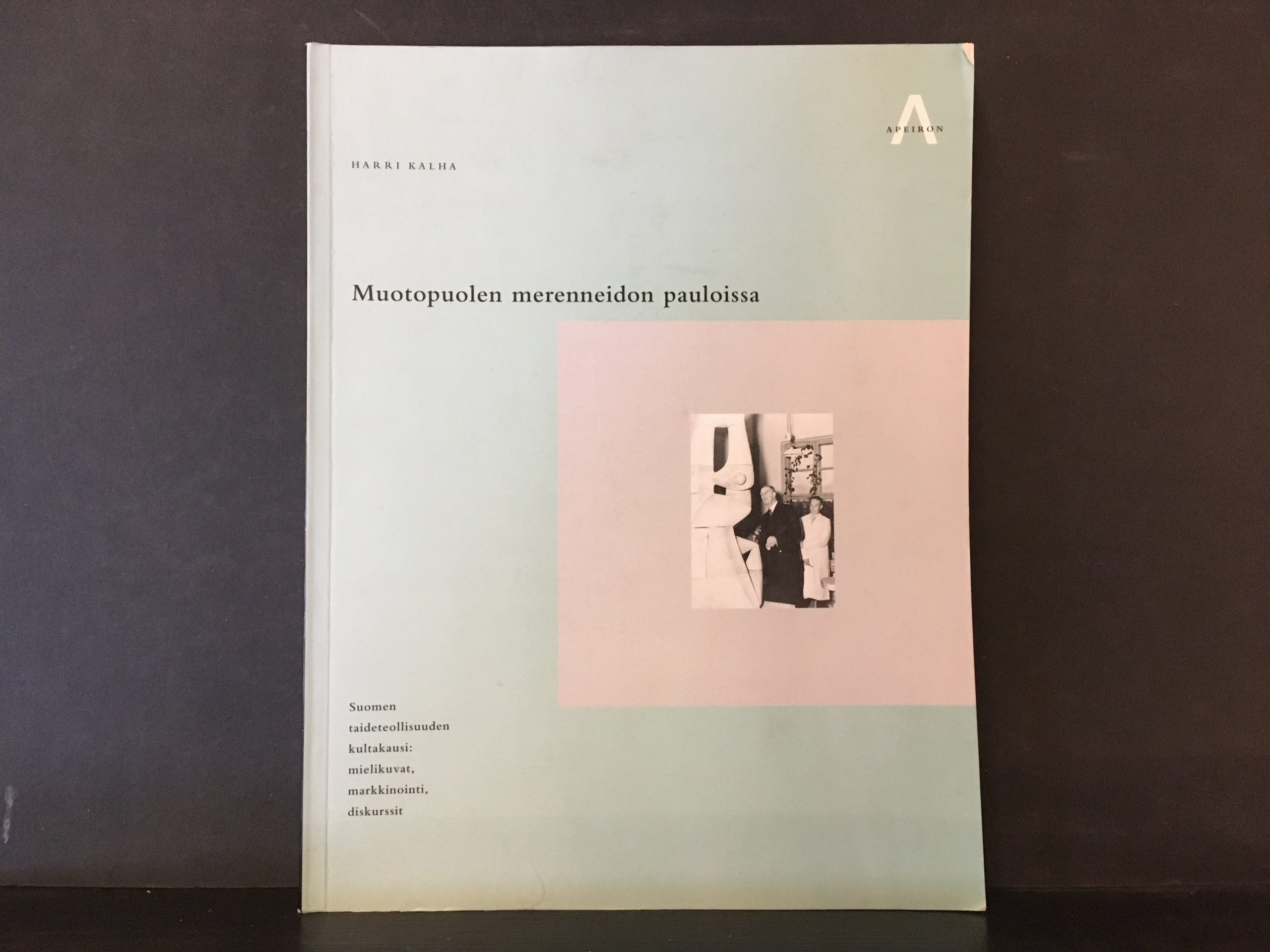 Kalha, Harri: Muotopuolen merenneidon pauloissa. Suomen taideteollisuuden kultakausi: mielikuvat, markkinointi, diskurssi