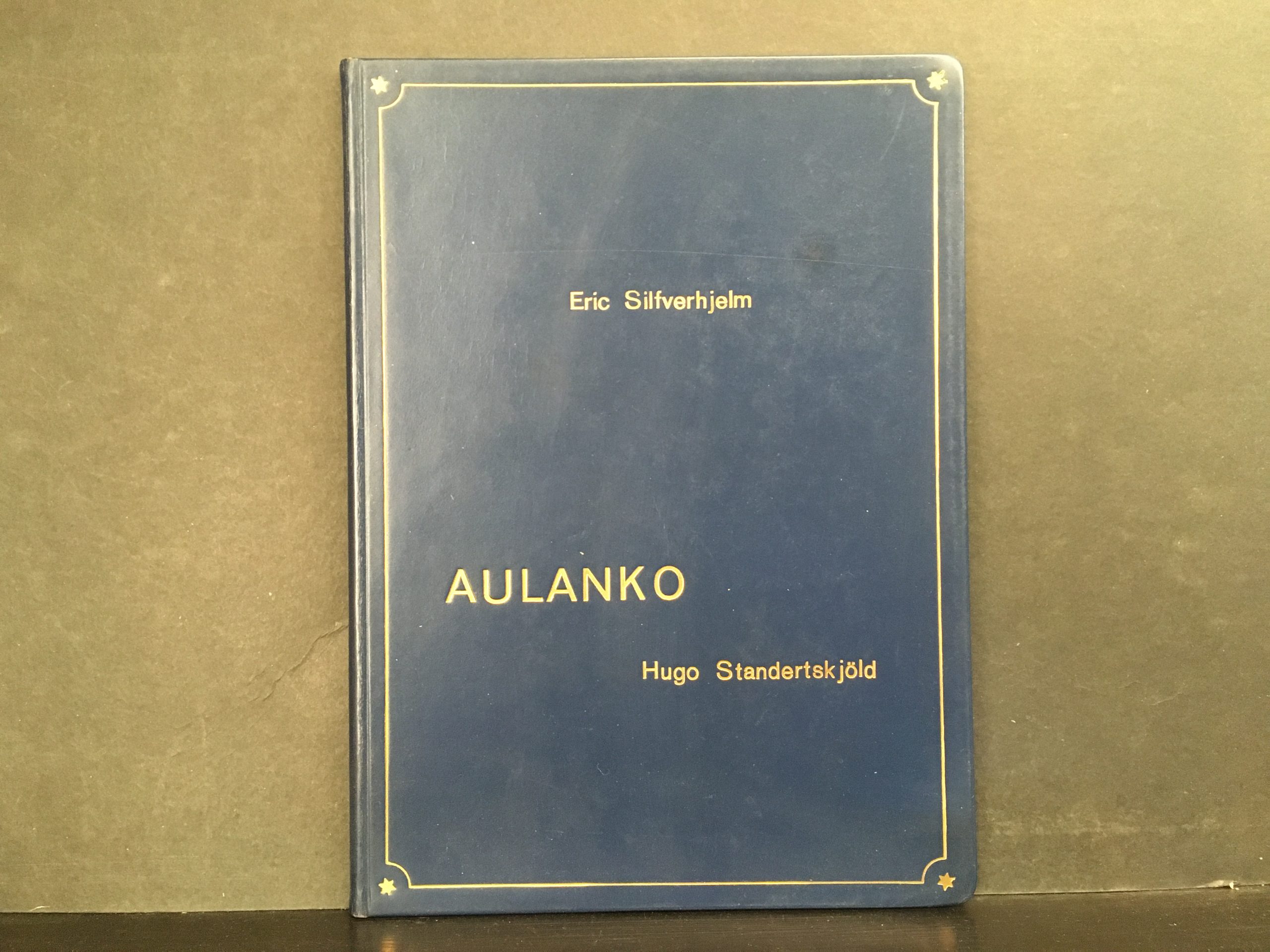 Standertskjöld, Hugo & Silverhjelm, Eric: Aulanko, pohjolan kaunein turistikeskus ja suurin puisto : eversti Hugo Standertskjöld ja hänen elämäntyönsä. Aulanko-Karlberg, Nordens märkligaste turistcentrum och största park : överste Standertskjöld och hans verk. Aulanko, the most outstanding tourist centre and the largest park in the North : colonel Hugo Standertskjöld and his work