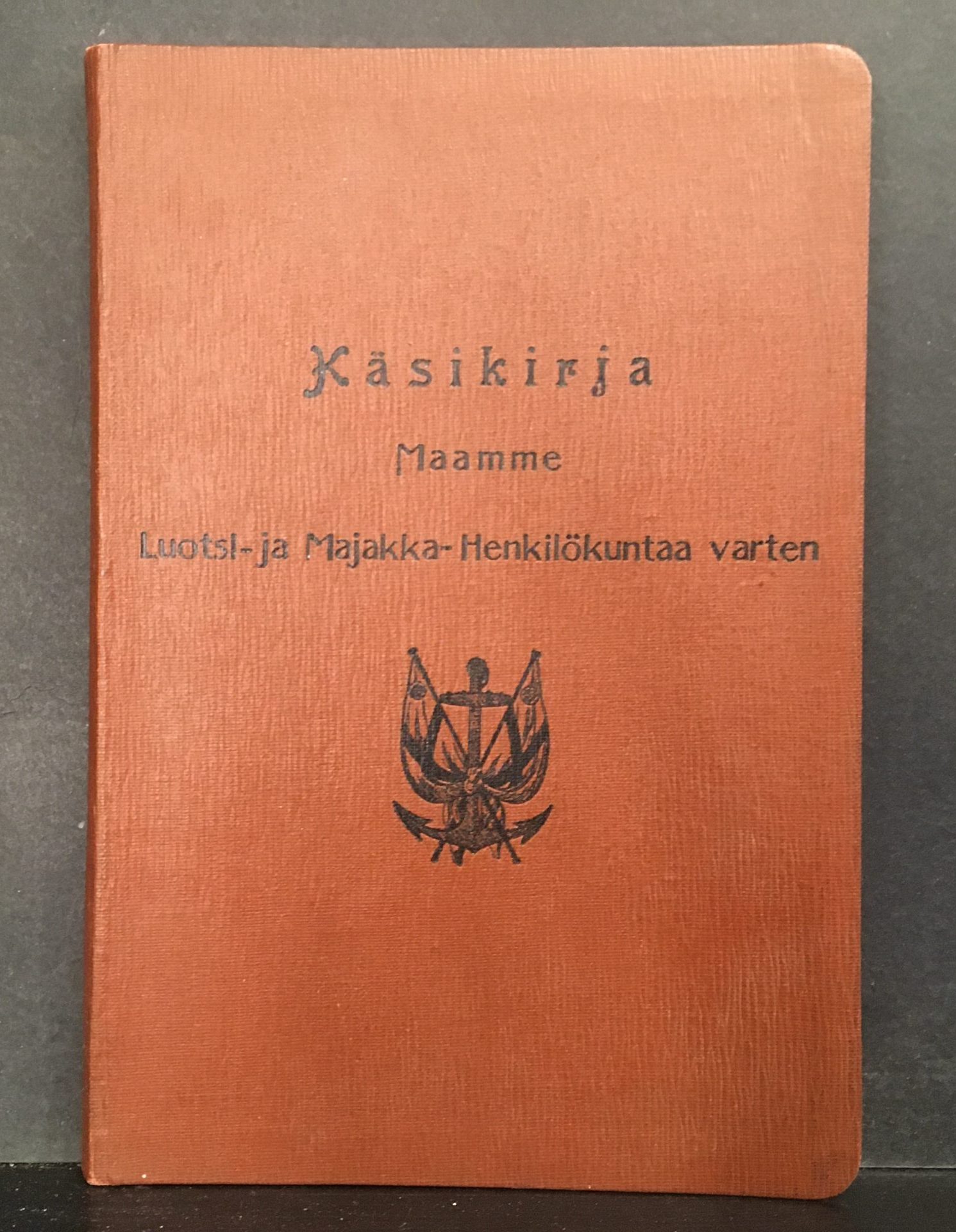 Ylander, J. E. (toim.): Käsikirja maamme luotsi- ja majakkahenkilökuntaa varten sisältäen muun muassa otteita voimassa olevista asetuksista ja viittauksia niihin