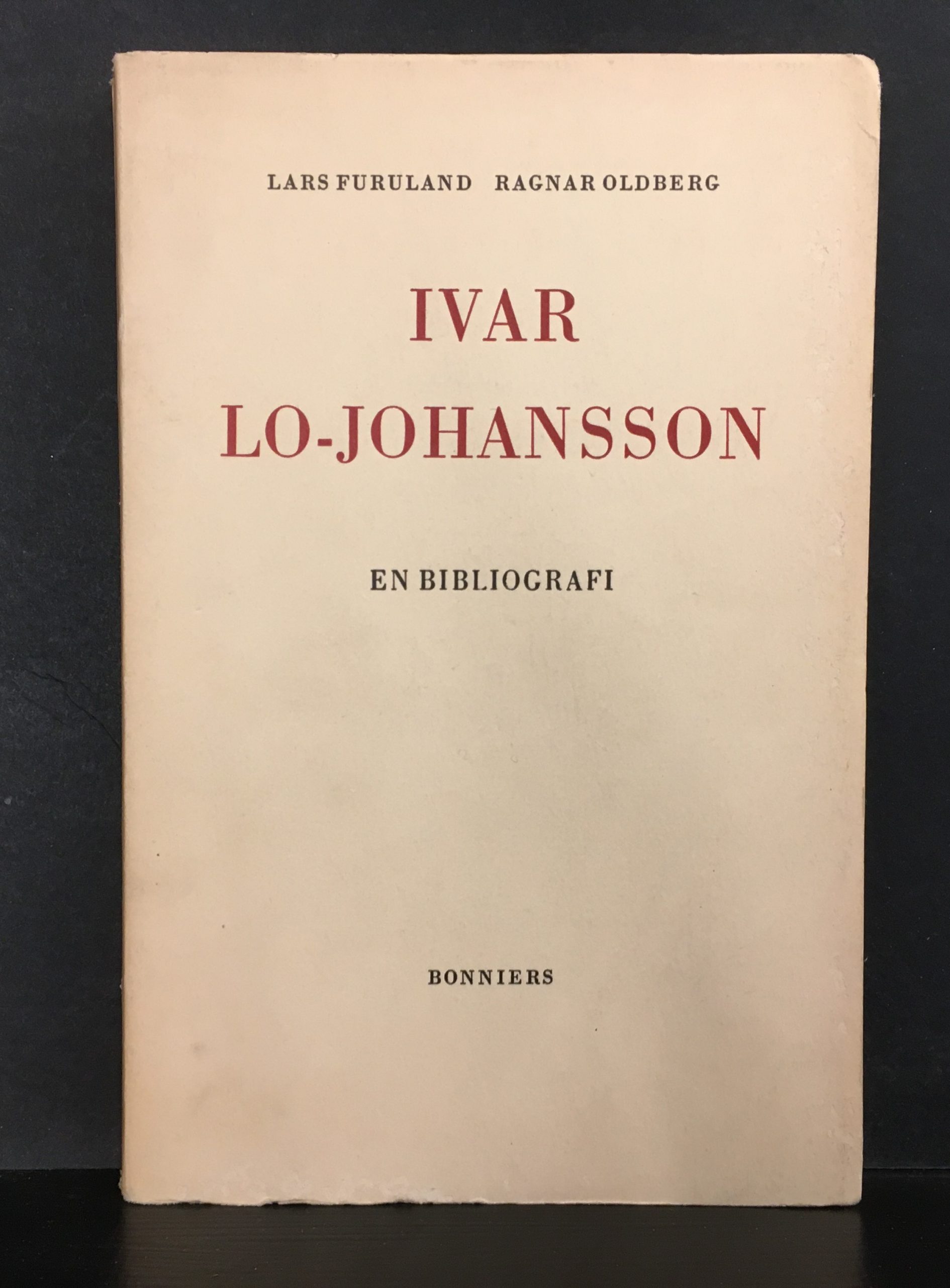 Furuland, Lars & Oldberg, Ragnar: Ivar Lo-Johansson i trycksvärtans ljus. En bibliografi 23 februari 1961 (*dedikation)